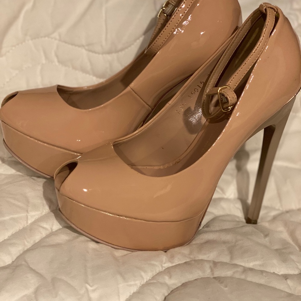 Women’s pumps
